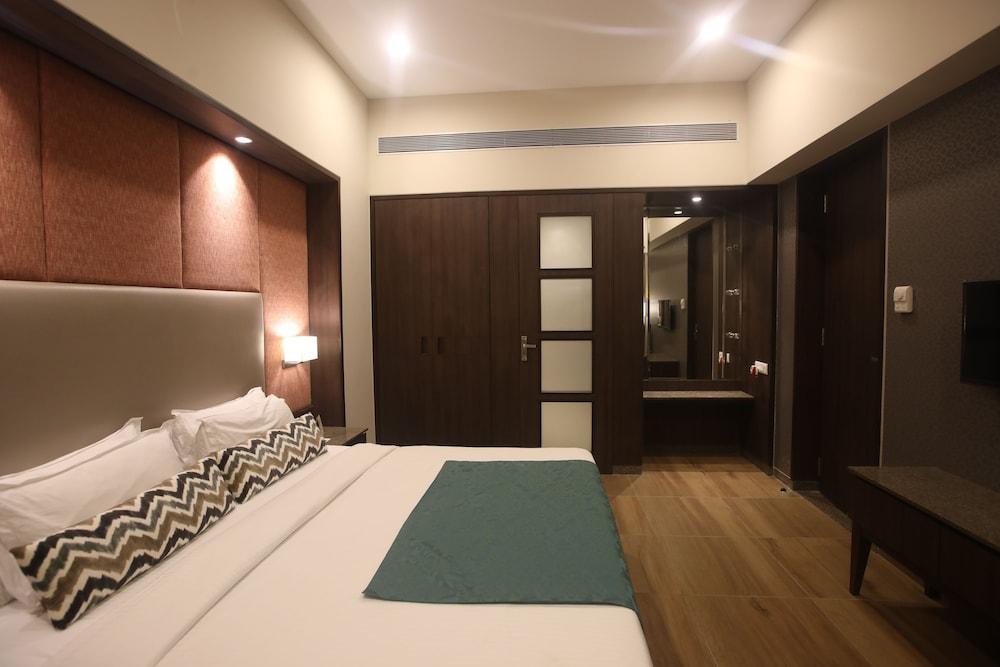 Mira-Bhayandar Gcc Hotel And Club מראה חיצוני תמונה