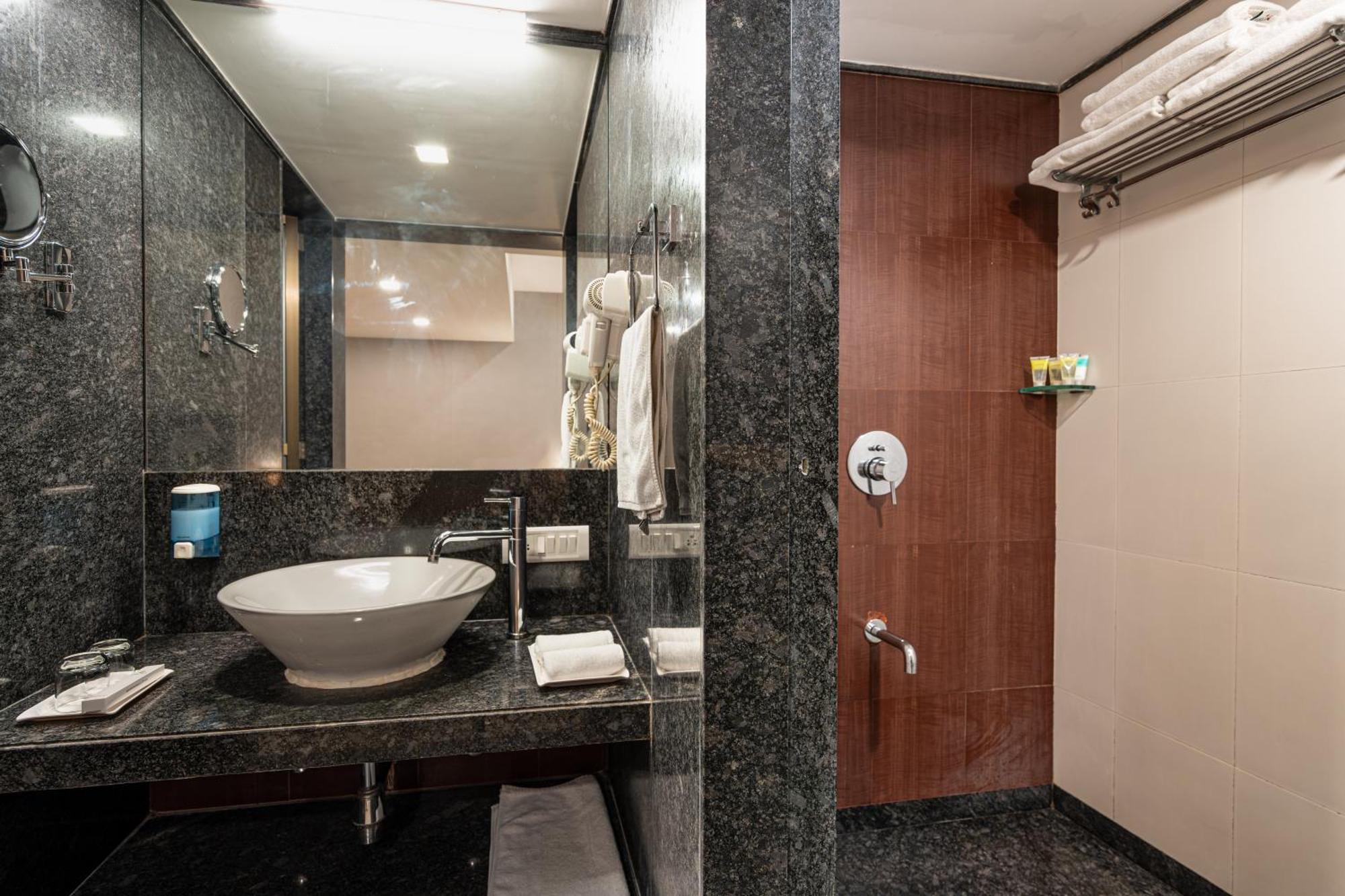 Mira-Bhayandar Gcc Hotel And Club מראה חיצוני תמונה
