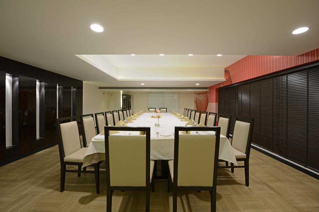 Mira-Bhayandar Gcc Hotel And Club מראה חיצוני תמונה